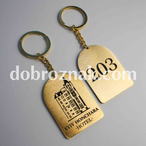 Виготовлення брелоків на замовлення. Травлення. Позолота Добрознак.