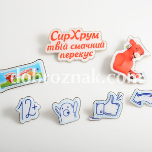 Металевий значок. Основа - латунна заготовка, повнокольорова шильда, покрита смолою